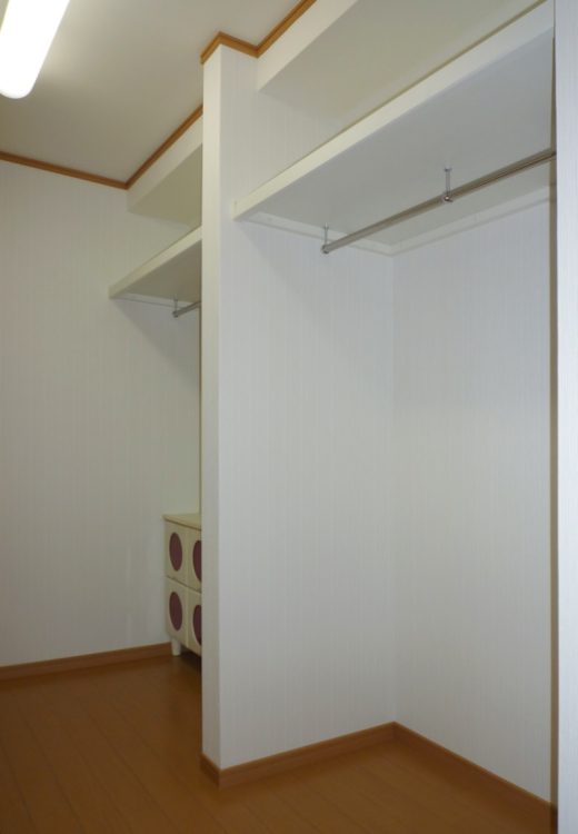 屋根裏部屋　小屋裏収納 物置 クローゼット室